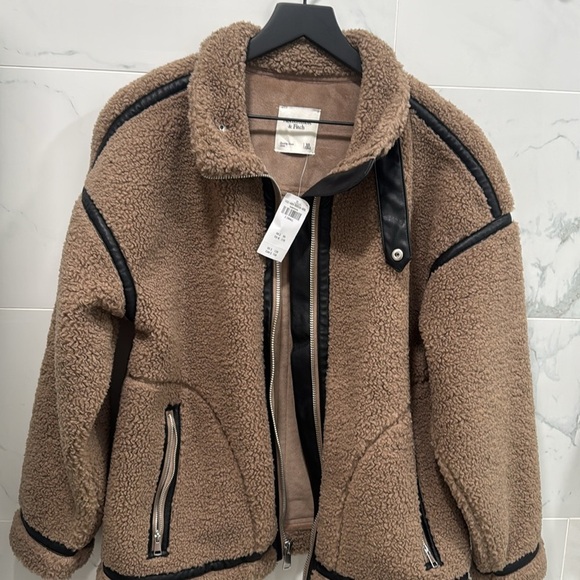 Abercrombie & Fitch Jackets & Blazers - A&F Contrast Trim Sherpa Aviator Jacket